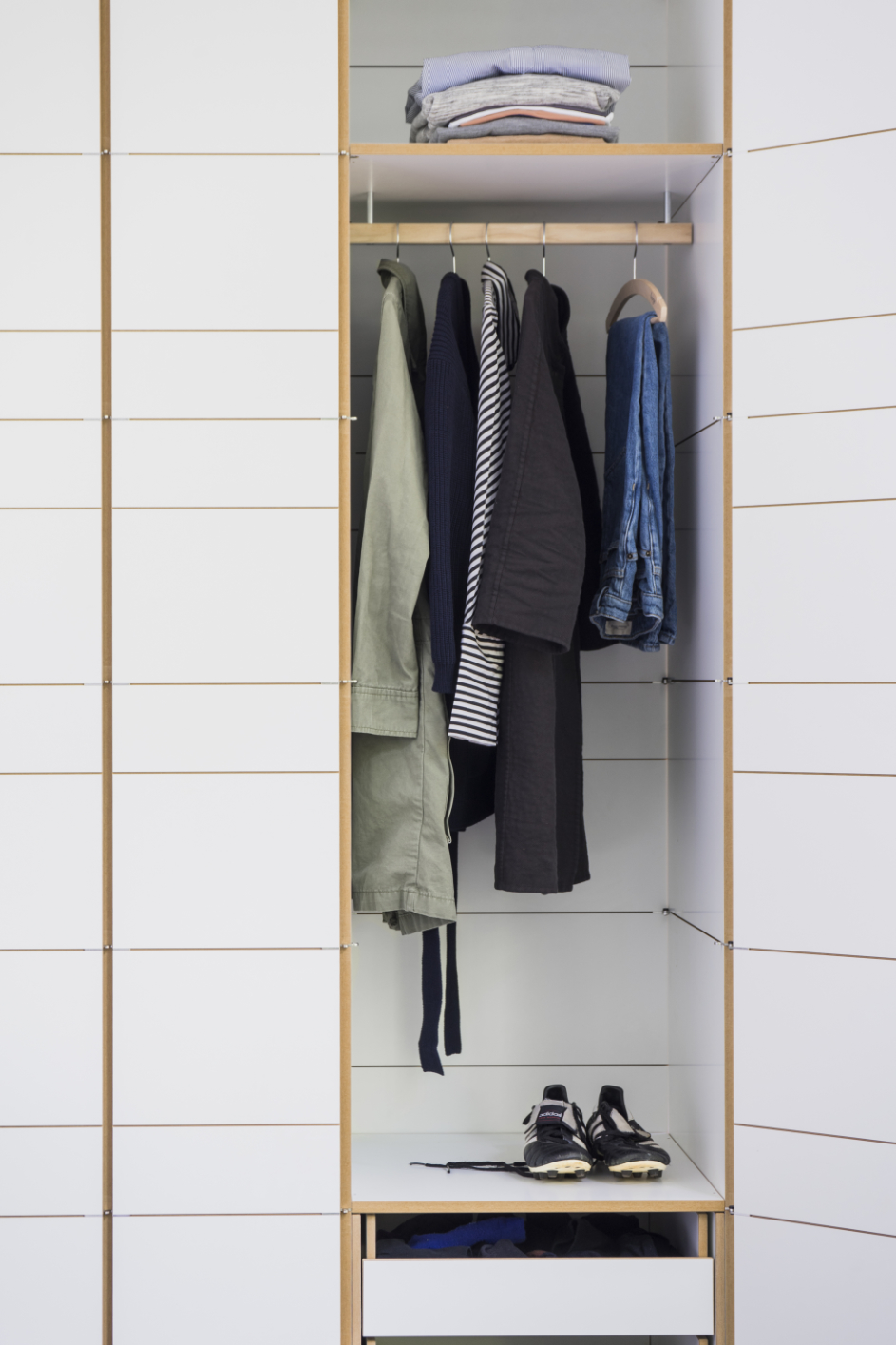 Kleiderschrank K1 von Nils Holger Moormann in MDF weiß